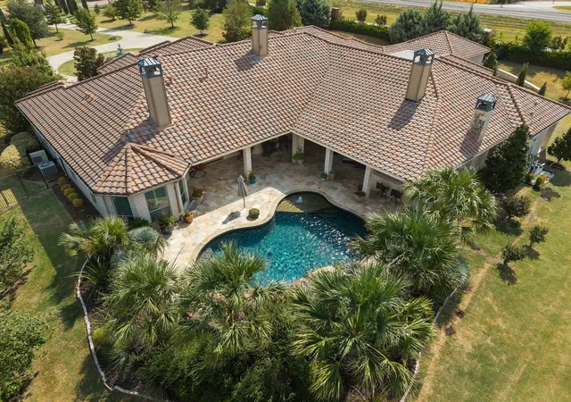 Photo 3 of Single family home for sale at 1700 Bison Meadow Ln, Rockwall, TX 75032 | MLS# 21365513 | Listing updated on 2026-09-13