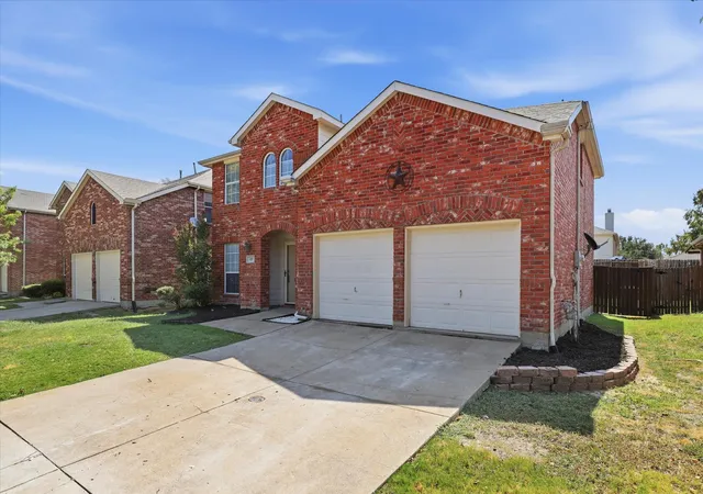 Photo 3 of Single family home for sale at 527 Tumbleweed Dr, Forney, TX 75126 | MLS# 21374068 | Listing updated on 2026-09-13