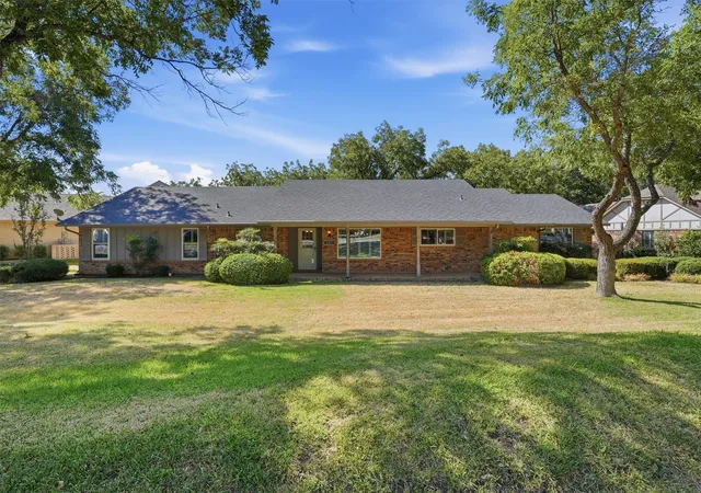 Photo 2 of Single family home for sale at 6116 Belvidere Cir, Granbury, TX 76049 | MLS# 21373992 | Listing updated on 2026-09-12