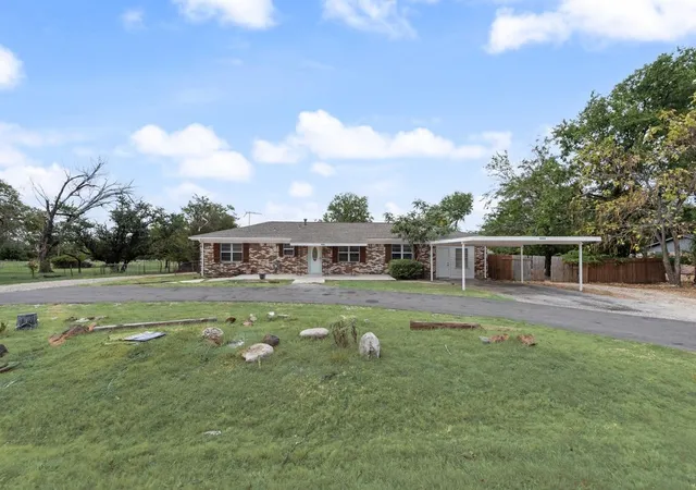 Photo 2 of Single family home for sale at 3006 Inspiration Dr, Hudson Oaks, TX 76087 | MLS# 21374179 | Listing updated on 2026-09-14