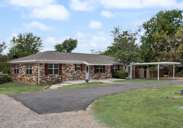 Photo 3 of Single family home for sale at 3006 Inspiration Dr, Hudson Oaks, TX 76087 | MLS# 21374179 | Listing updated on 2026-09-14