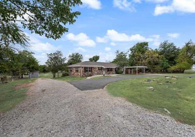 Photo 3 of Single family home for sale at 3006 Inspiration Dr, Hudson Oaks, TX 76087 | MLS# 21374179 | Listing updated on 2026-09-14
