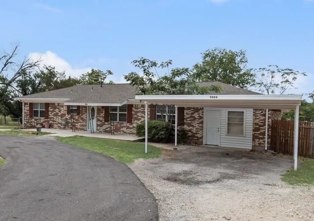 Photo 4 of Single family home for sale at 3006 Inspiration Dr, Hudson Oaks, TX 76087 | MLS# 21374179 | Listing updated on 2026-09-14