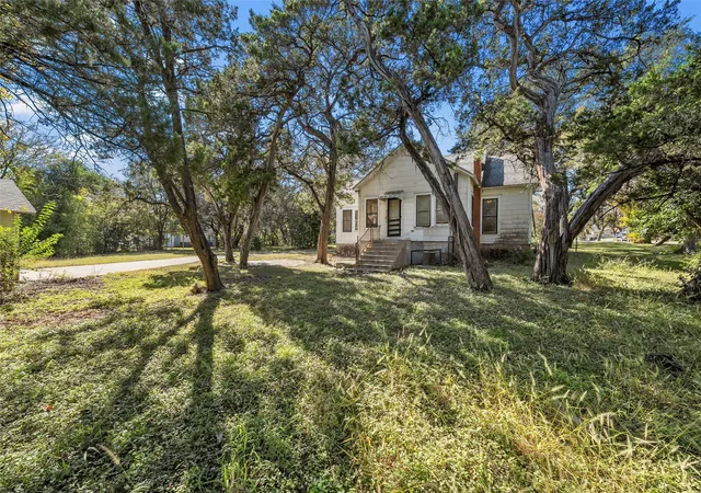 Photo 2 of Single family home for sale at 2623 N 15th A St, Waco, TX 76708 | MLS# 21374177 | Listing updated on 2026-09-09