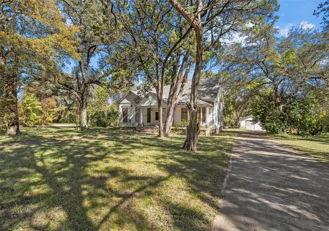 Photo 3 of Single family home for sale at 2623 N 15th A St, Waco, TX 76708 | MLS# 21374177 | Listing updated on 2026-09-09