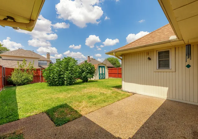 Photo 2 of Single family home for sale at 2526 Willowdale Dr, Carrollton, TX 75006 | MLS# 21371386 | Listing updated on 2026-09-20
