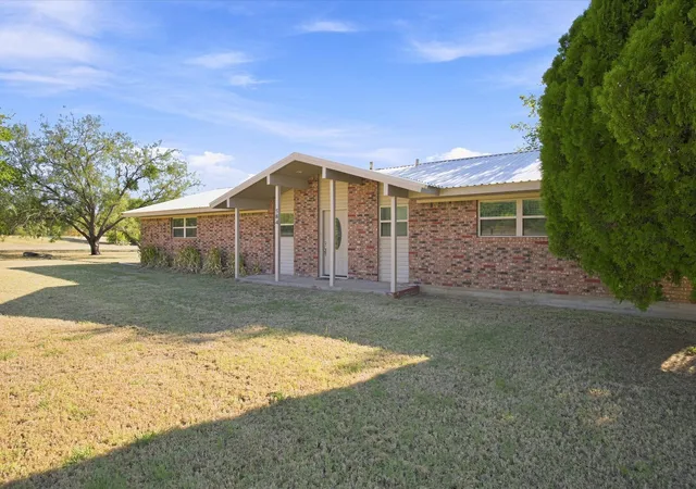 Photo 1 of Single family home for sale at 584 Highway 16 N, Graham, TX 76450 | MLS# 21370748 | Listing updated on 2026-09-26