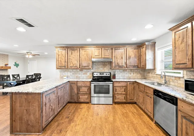 Photo 3 of Single family home for sale at 584 Highway 16 N, Graham, TX 76450 | MLS# 21370748 | Listing updated on 2026-09-26