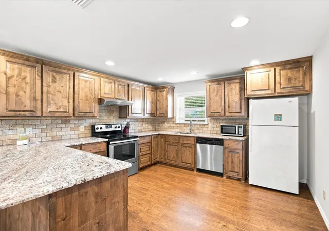 Photo 3 of Single family home for sale at 584 Highway 16 N, Graham, TX 76450 | MLS# 21370748 | Listing updated on 2026-09-26