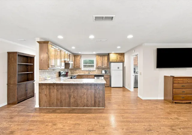 Photo 4 of Single family home for sale at 584 Highway 16 N, Graham, TX 76450 | MLS# 21370748 | Listing updated on 2026-09-26