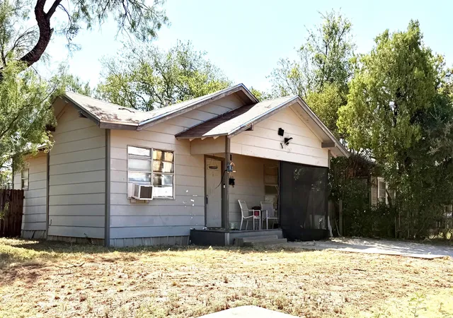 Photo 2 of Single family home for sale at 889 Kirkwood St, Abilene, TX 79603 | MLS# 21373866 | Listing updated on 2026-10-04