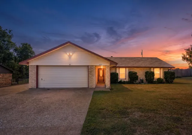Photo 1 of Single family home for sale at 605 Angel Fire Dr, Hewitt, TX 76643 | MLS# 21373840 | Listing updated on 2026-09-30