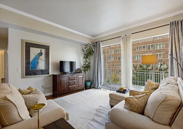 Photo 2 of Condo for sale at 3225 Turtle Crk Blvd #318, Dallas, TX 75219 | MLS# 21374192 | Listing updated on 2026-09-12