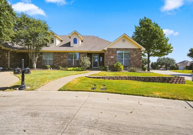 Photo 1 of Sale Pending at 925 Cresthill Dr #37B, Cedar Hill, TX 75104 | MLS# 21358719 | Listing updated on 2026-09-14