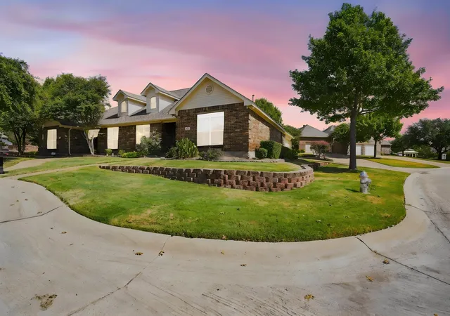 Photo 2 of Sale Pending at 925 Cresthill Dr #37B, Cedar Hill, TX 75104 | MLS# 21358719 | Listing updated on 2026-09-14