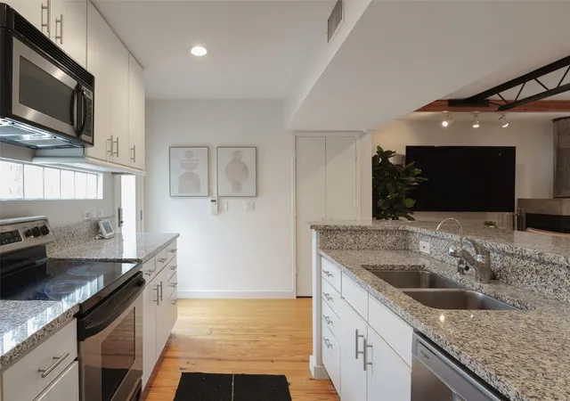 Photo 4 of Condo for sale at 4231 Travis St #1, Dallas, TX 75205 | MLS# 21372160 | Listing updated on 2026-09-11