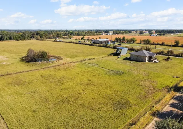 Photo 3 of Single family home for sale at 17215 Tarlton Rd, Mabank, TX 75147 | MLS# 21374304 | Listing updated on 2026-09-18