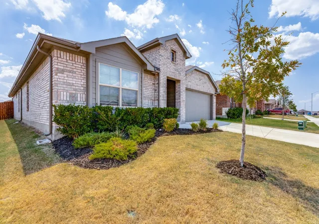 Photo 2 of Sale Pending at 709 Cofer Way, Fort Worth, TX 76131 | MLS# 21364608 | Listing updated on 2026-09-15