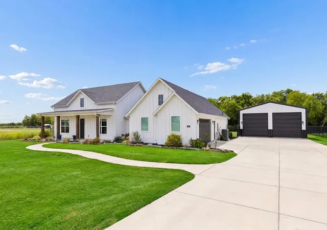 Photo 1 of Single family home for sale at 940 Declaration Dr, Nevada, TX 75173 | MLS# 21373707 | Listing updated on 2026-09-13