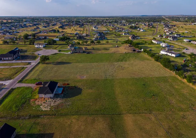 Photo 4 of Sale Pending at 5808 High Plains Trl, Joshua, TX 76058 | MLS# 21373332 | Listing updated on 2026-09-08