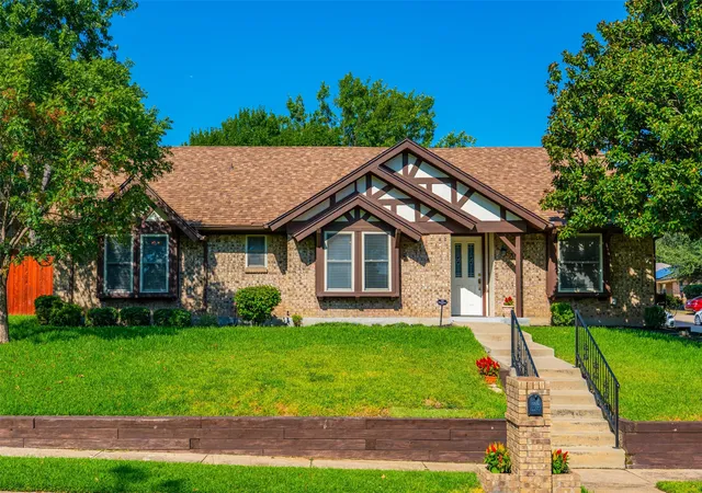 Photo 2 of Single family home for sale at 3824 Fox Holw Dr, Bedford, TX 76021 | MLS# 21374290 | Listing updated on 2026-09-12