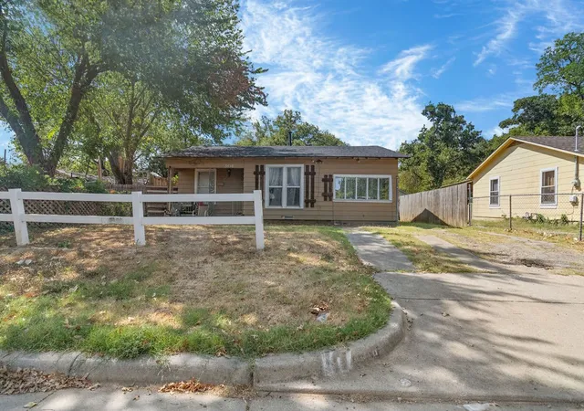 Photo 2 of Sale Pending at 3516 Wilbarger St, Fort Worth, TX 76119 | MLS# 21373685 | Listing updated on 2026-09-14