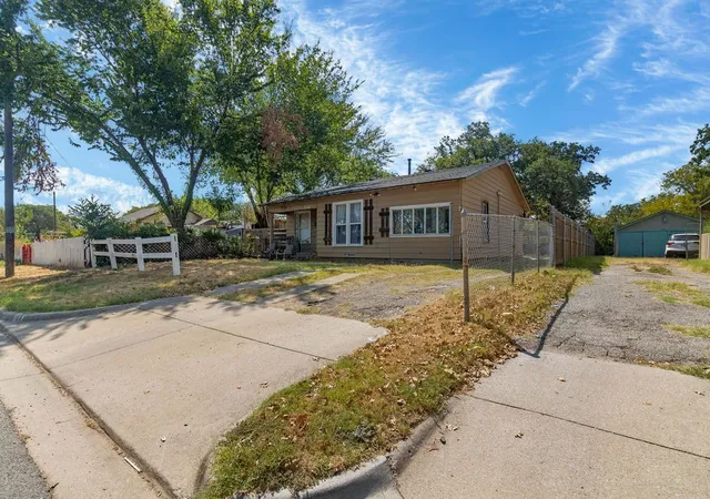 Photo 3 of Sale Pending at 3516 Wilbarger St, Fort Worth, TX 76119 | MLS# 21373685 | Listing updated on 2026-09-14