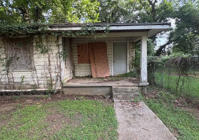 Photo 1 of Single family home for sale at 621 Kelly St, Bossier City, LA 71111 | MLS# 21374517 | Listing updated on 2026-09-10