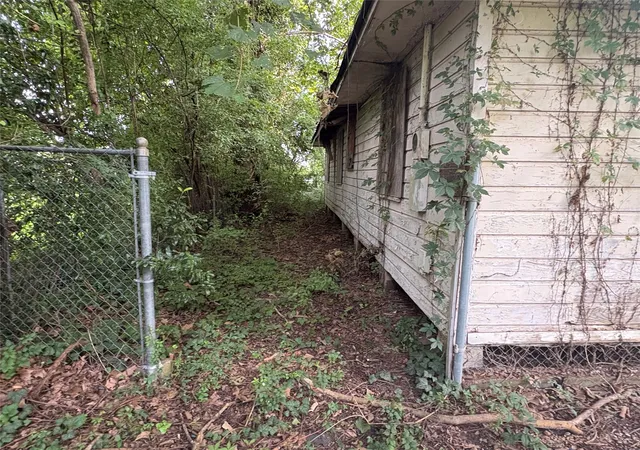 Photo 3 of Single family home for sale at 621 Kelly St, Bossier City, LA 71111 | MLS# 21374517 | Listing updated on 2026-09-10
