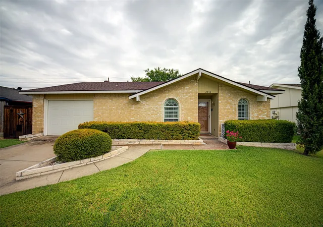 Photo 1 of Single family home for sale at 2916 Lockwood Dr, Carrollton, TX 75007 | MLS# 21370298 | Listing updated on 2026-09-18