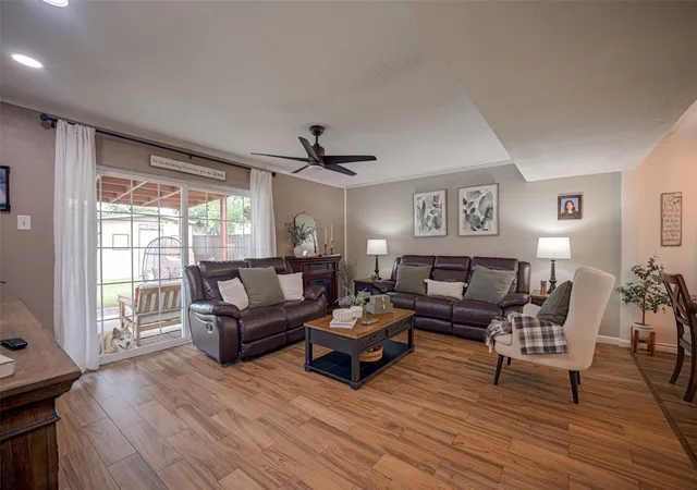 Photo 4 of Single family home for sale at 2916 Lockwood Dr, Carrollton, TX 75007 | MLS# 21370298 | Listing updated on 2026-09-18