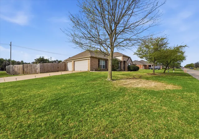 Photo 4 of Single family home for sale at 114 Clydesdale Dr, Fate, TX 75087 | MLS# 21374010 | Listing updated on 2026-09-07