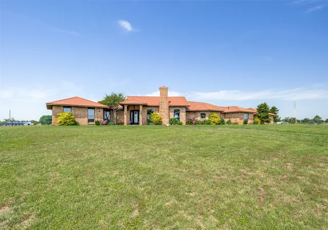 Photo 1 of Single family home for sale at 105 Sammi's Way, Whitesboro, TX 76273 | MLS# 21373977 | Listing updated on 2026-09-15