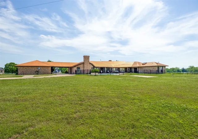 Photo 3 of Single family home for sale at 105 Sammi's Way, Whitesboro, TX 76273 | MLS# 21373977 | Listing updated on 2026-09-15
