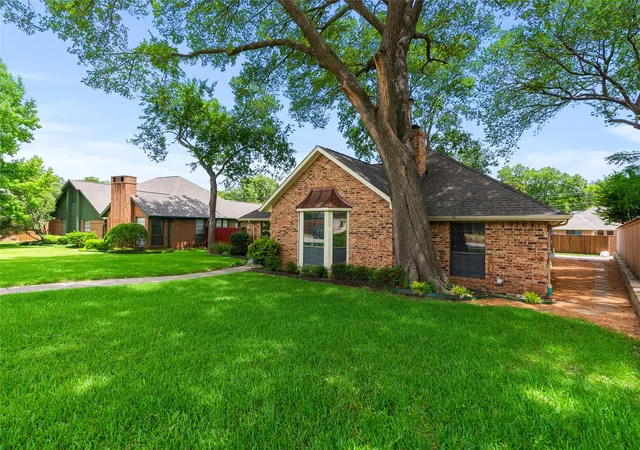 Photo 2 of Single family home for sale at 342 Hillcroft Dr, Duncanville, TX 75137 | MLS# 21355442 | Listing updated on 2026-09-11