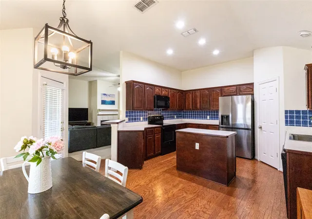 Photo 4 of Sale Pending at 557 Willowview Dr, Saginaw, TX 76179 | MLS# 21374237 | Listing updated on 2026-09-12