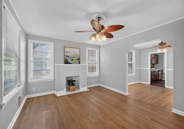 Photo 3 of Single family home for sale at 252 E Linden St, Shreveport, LA 71104 | MLS# 21373997 | Listing updated on 2026-09-14
