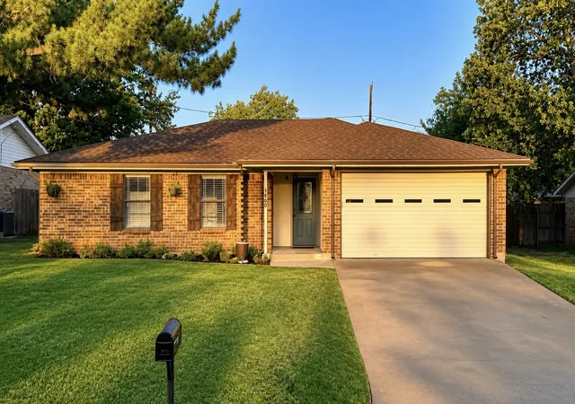 Photo 1 of Sale Pending at 1402 Preston Trl Ct, Graham, TX 76450 | MLS# 21372459 | Listing updated on 2026-10-07