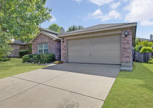 Photo 3 of Single family home for sale at 6833 Rondo Dr, Dallas, TX 75241 | MLS# 21373875 | Listing updated on 2026-10-20