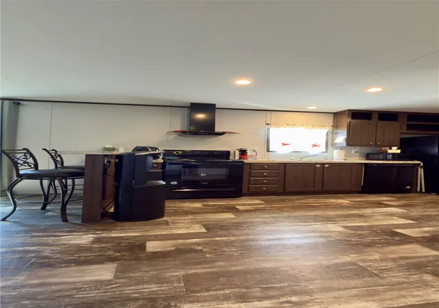 Photo 4 of Single family home for sale at 1108 Ridgeview Cir, Granbury, TX 76048 | MLS# 21369846 | Listing updated on 2026-09-11