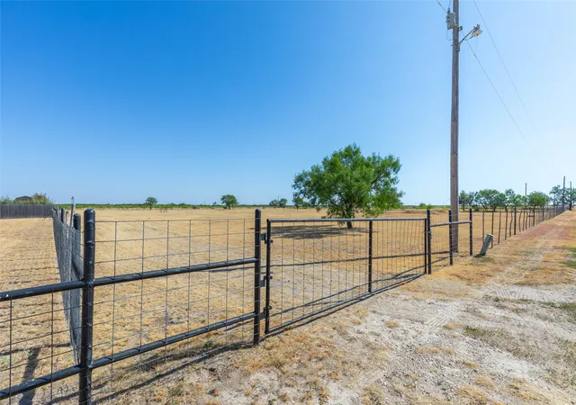 Photo 3 of Single family home for sale at 1948 Elmdale Rd S, Abilene, TX 79602 | MLS# 21368284 | Listing updated on 2026-09-13