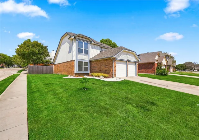 Photo 2 of Single family home for sale at 956 Sylvan Crk Dr, Lewisville, TX 75067 | MLS# 21359793 | Listing updated on 2026-10-04
