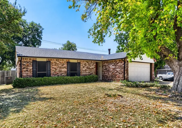 Photo 3 of Single family home for sale at 704 Fort Worth St, Mansfield, TX 76063 | MLS# 21362019 | Listing updated on 2026-09-26