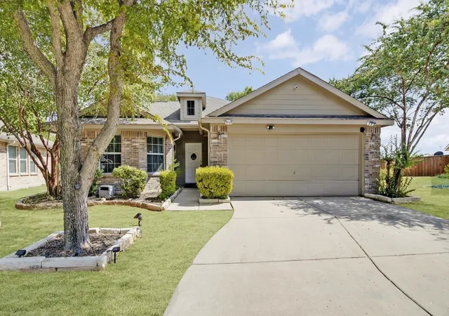 Single family home for sale at 3350 Choir St, Dallas, TX 75237 | MLS# 21374695