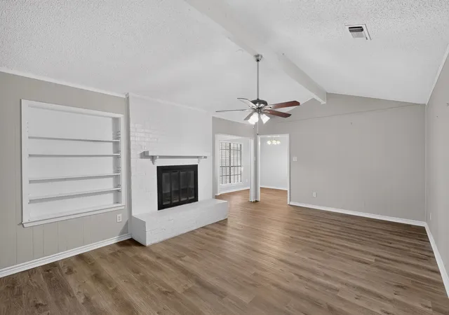 Photo 3 of Single family home for sale at 1020 Almond Dr, Mansfield, TX 76063 | MLS# 21373785 | Listing updated on 2026-09-30