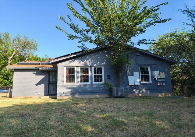 Photo 3 of Single family home for sale at 6303 Basswood Dr, Fort Worth, TX 76135 | MLS# 21373794 | Listing updated on 2026-09-09