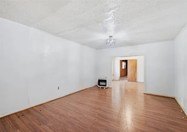 Photo 2 of Sale Pending at 915 Dawson St, Waco, TX 76704 | MLS# 21374868 | Listing updated on 2026-10-05