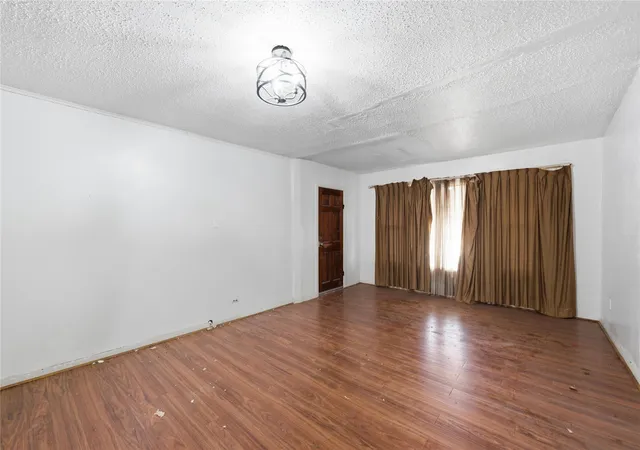 Photo 3 of Sale Pending at 915 Dawson St, Waco, TX 76704 | MLS# 21374868 | Listing updated on 2026-10-05