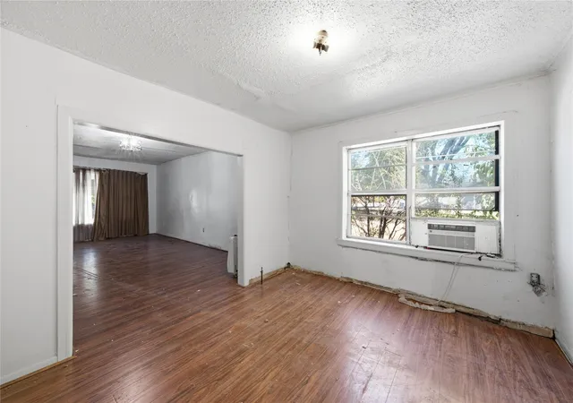 Photo 3 of Sale Pending at 915 Dawson St, Waco, TX 76704 | MLS# 21374868 | Listing updated on 2026-10-05