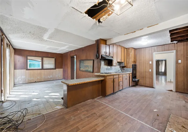 Photo 4 of Sale Pending at 915 Dawson St, Waco, TX 76704 | MLS# 21374868 | Listing updated on 2026-10-05